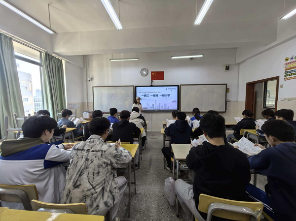 财经与物流管理学院赴柳州桂林开展招生宣传活动