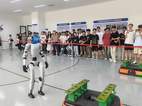 “匠心兴桂党员先锋站——具身智能开发与应用工作室”开展专业入门教育