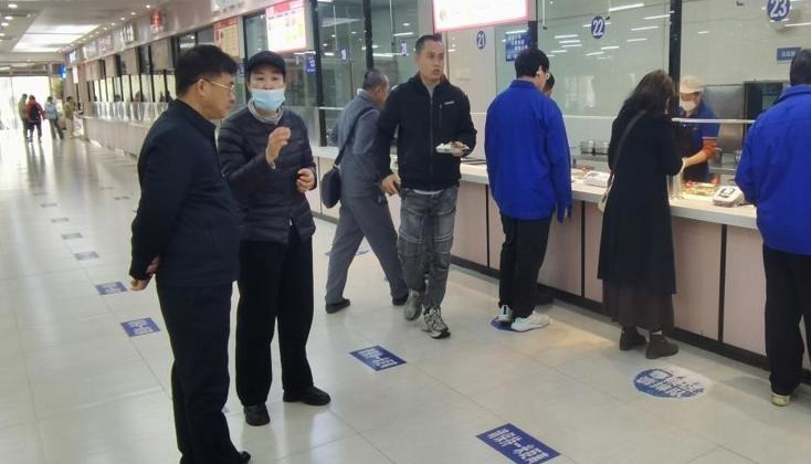 校领导深入食堂开展督导检查