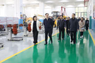 自治区政府副主席黄俊华莅临beat365官网调研