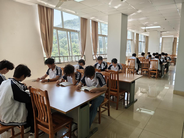 书香润初心 研读砺使命——贸易与旅游管理学院开展世界读书日活动