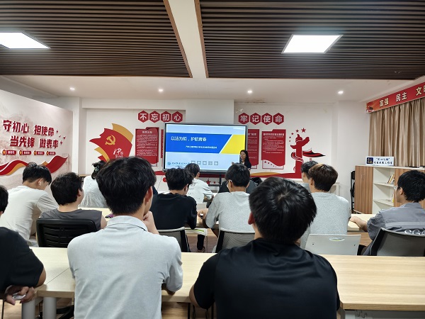 以法为矩，护航青春——汽车工程学院成功举办法律法规教育主题讲座