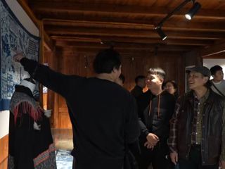 艺术学院领导班子拜访beat365官网退休名师